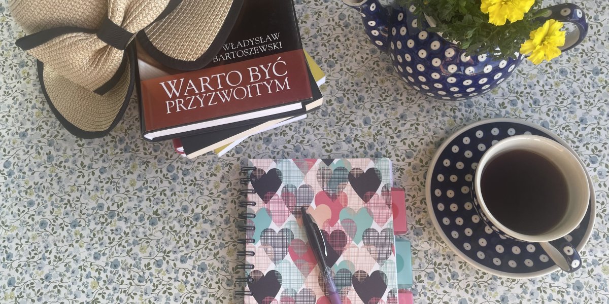 Co lubi pić... aksamitka? O tęsknocie za uporządkowanym światem.